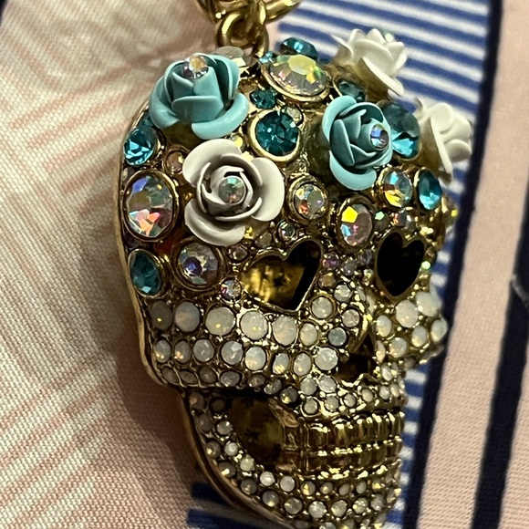 💗NIB BETSEY JOHNSON BLING SUGAR SKULL NECKLACE💗 - Picture 7 of 17